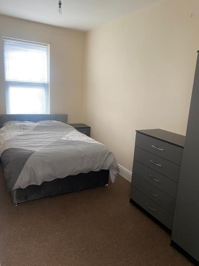 Spacious 4 Bedroom House Near Stokes Croft!! Central!!! Μπρίστολ Εξωτερικό φωτογραφία