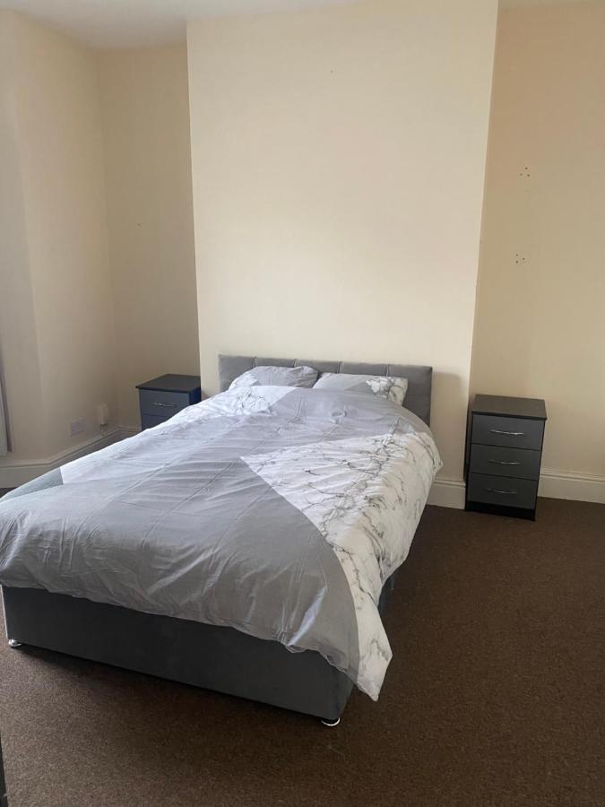 Spacious 4 Bedroom House Near Stokes Croft!! Central!!! Μπρίστολ Εξωτερικό φωτογραφία