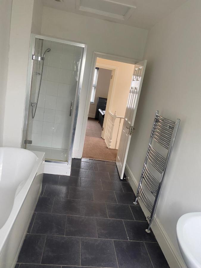Spacious 4 Bedroom House Near Stokes Croft!! Central!!! Μπρίστολ Εξωτερικό φωτογραφία