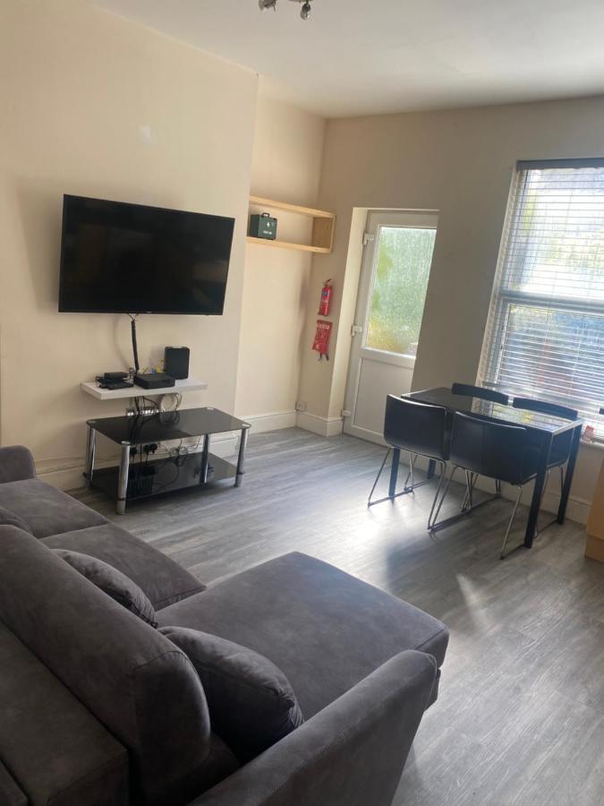 Spacious 4 Bedroom House Near Stokes Croft!! Central!!! Μπρίστολ Εξωτερικό φωτογραφία