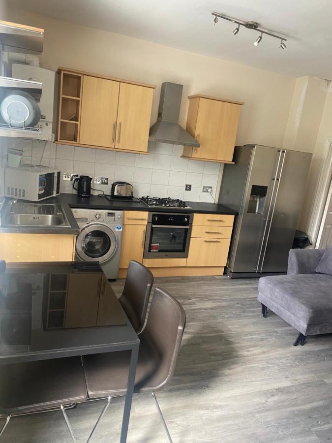Spacious 4 Bedroom House Near Stokes Croft!! Central!!! Μπρίστολ Εξωτερικό φωτογραφία